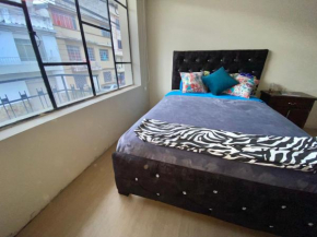 XII-Elegante departamento de tres dormitorios y dos baños en el centro historico